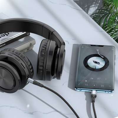 Кабель мультимедійний USB-C to 3.5mm M 1.0m silicone black HOCO (6931474769497)