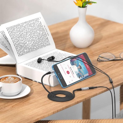 Кабель мультимедійний 3.5mm M to 3.5mm F 1.0m Gray HOCO (6931474762153)